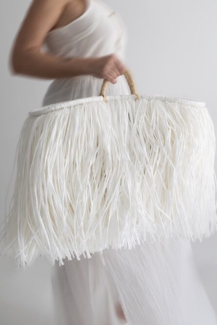 Grand straw bag white with raffia fringes