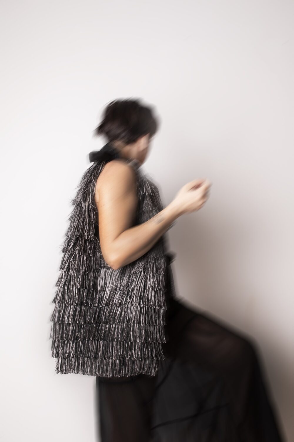 Silver bag fully covered with fringes - Image 3
