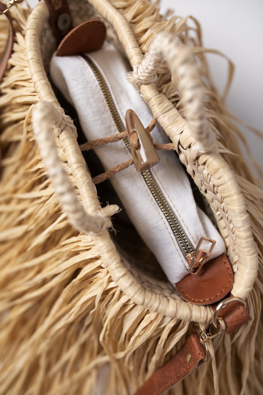Petit straw bag beige with leather handles - Image 6