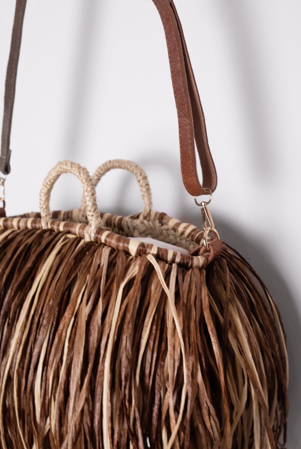 Petit straw bag multi beige with leather handles - Image 3