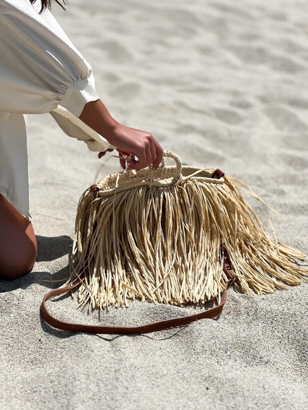 Petit straw bag beige with leather handles - Image 2