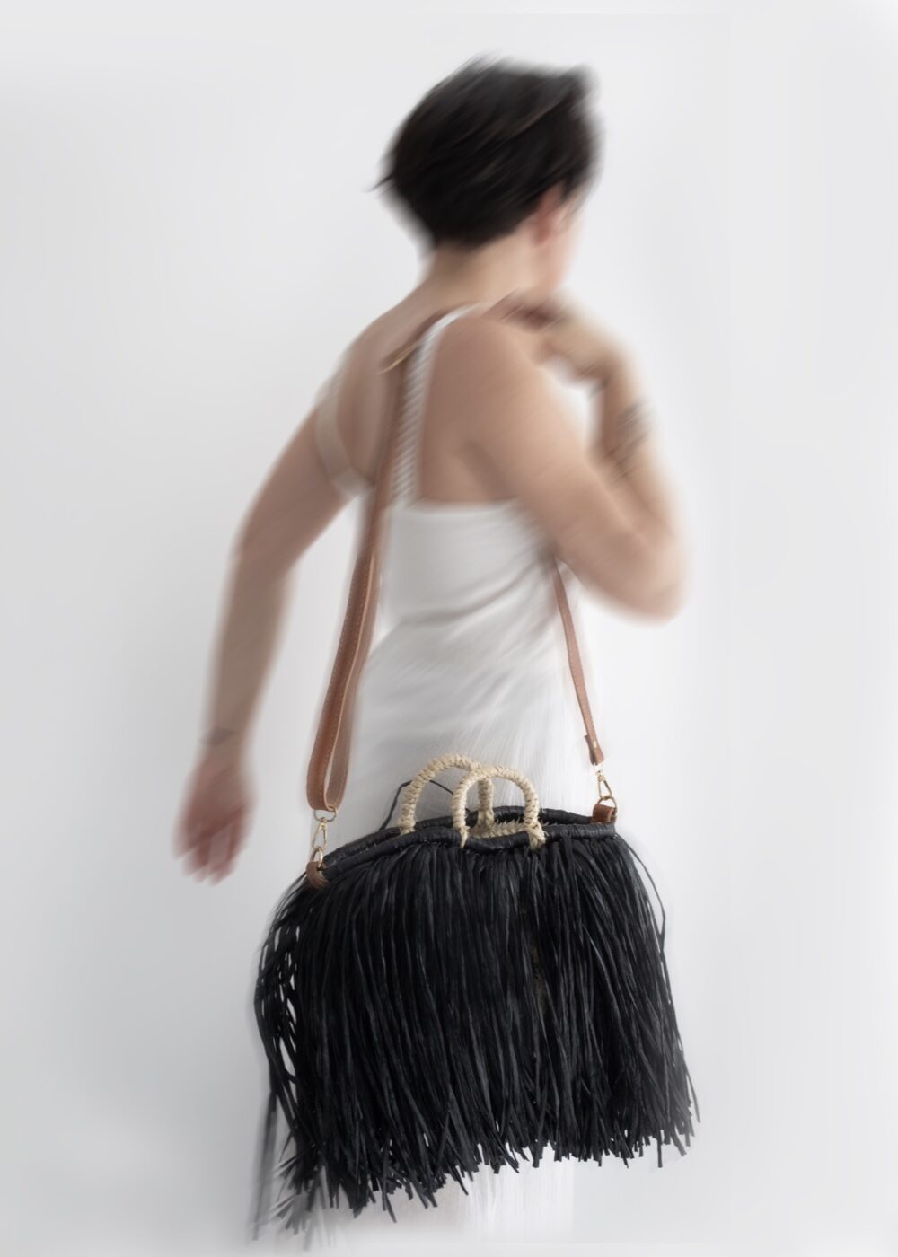 Petit straw bag black with leather handles - Image 8